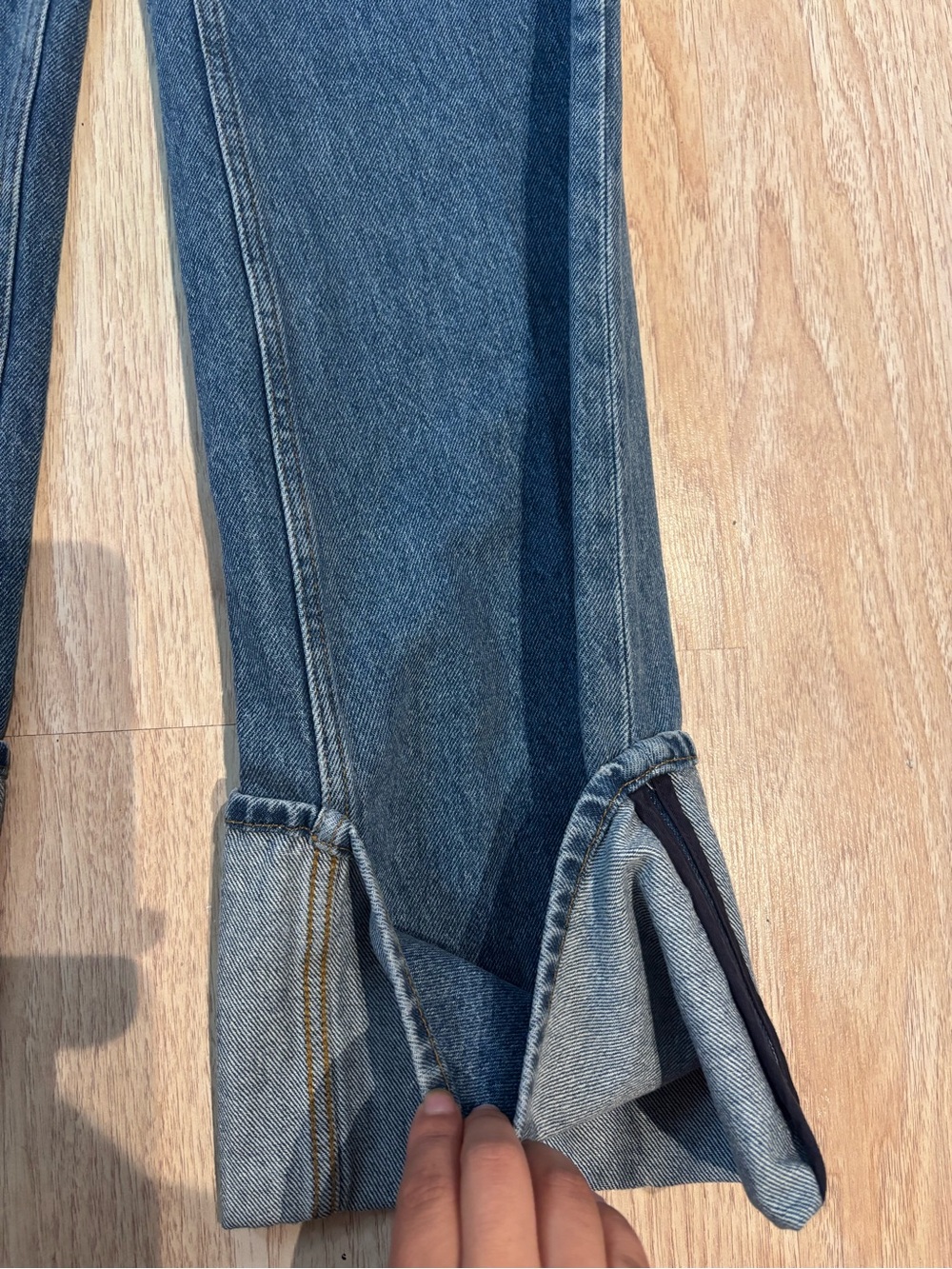 H&M Wide-Leg Dark Blue Cuffed Jeans - Women size 6 NWT - Picture 2 of 4